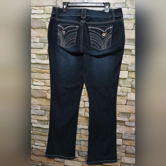 Cato Bootcut Jeans Size 16 Embroidered Back Flap Pockets Dark Wash - Picture 2 of 6